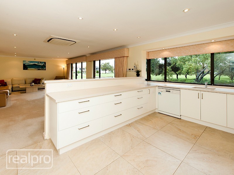 6B Thurles Court, Waterford WA 6152