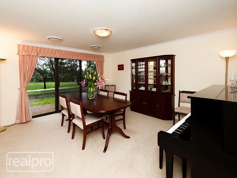 6B Thurles Court, Waterford WA 6152