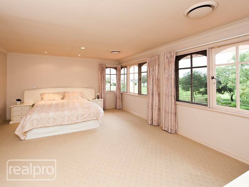 6B Thurles Court, Waterford WA 6152