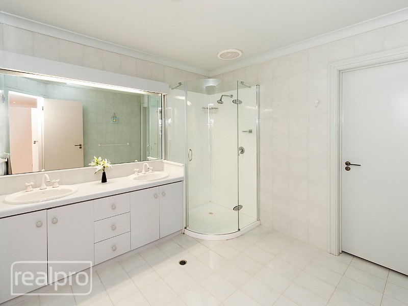 6B Thurles Court, Waterford WA 6152