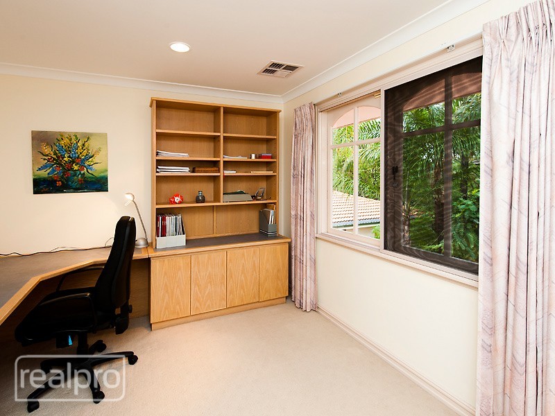 6B Thurles Court, Waterford WA 6152