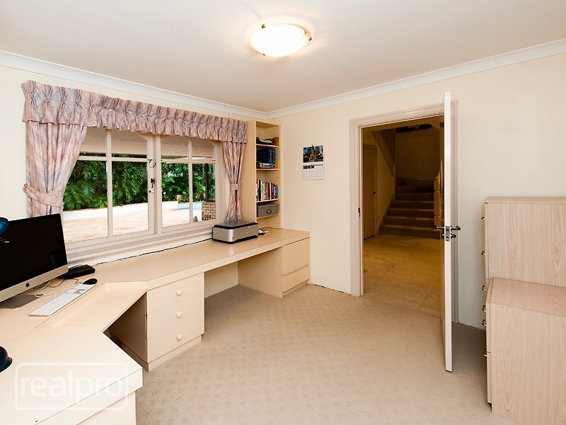 6B Thurles Court, Waterford WA 6152