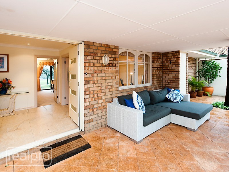 6B Thurles Court, Waterford WA 6152