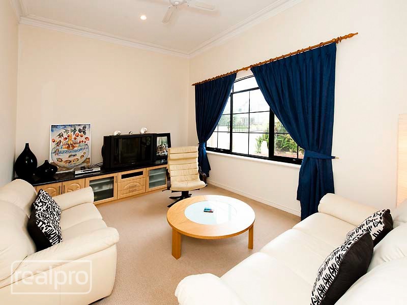 14 Kirkby Ridge, Salter Point WA 6152