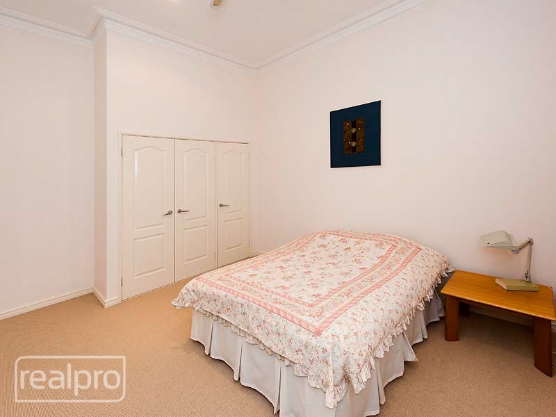 14 Kirkby Ridge, Salter Point WA 6152