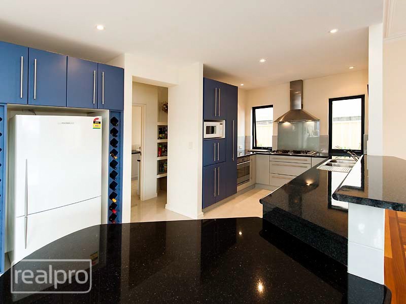 14 Kirkby Ridge, Salter Point WA 6152