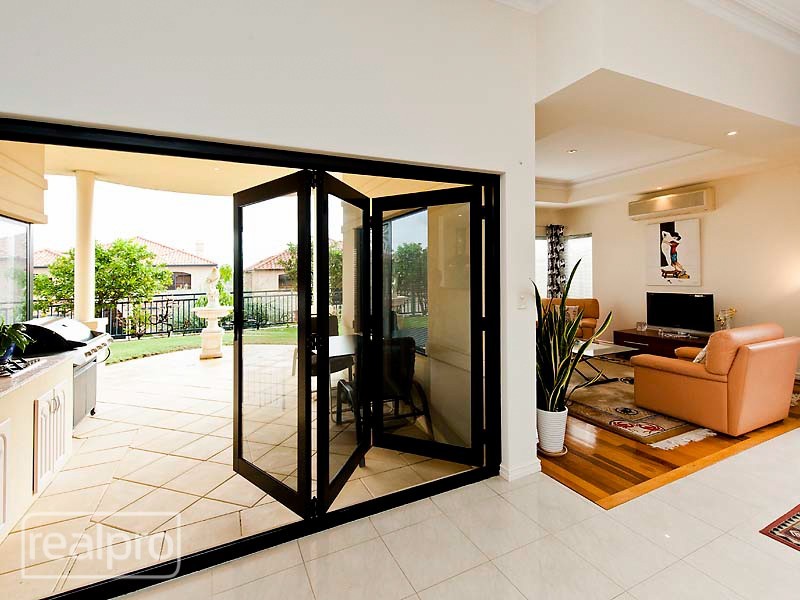 14 Kirkby Ridge, Salter Point WA 6152