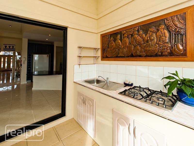 14 Kirkby Ridge, Salter Point WA 6152