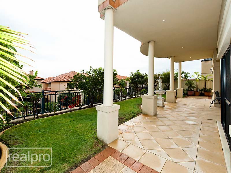 14 Kirkby Ridge, Salter Point WA 6152