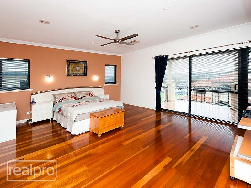 14 Kirkby Ridge, Salter Point WA 6152