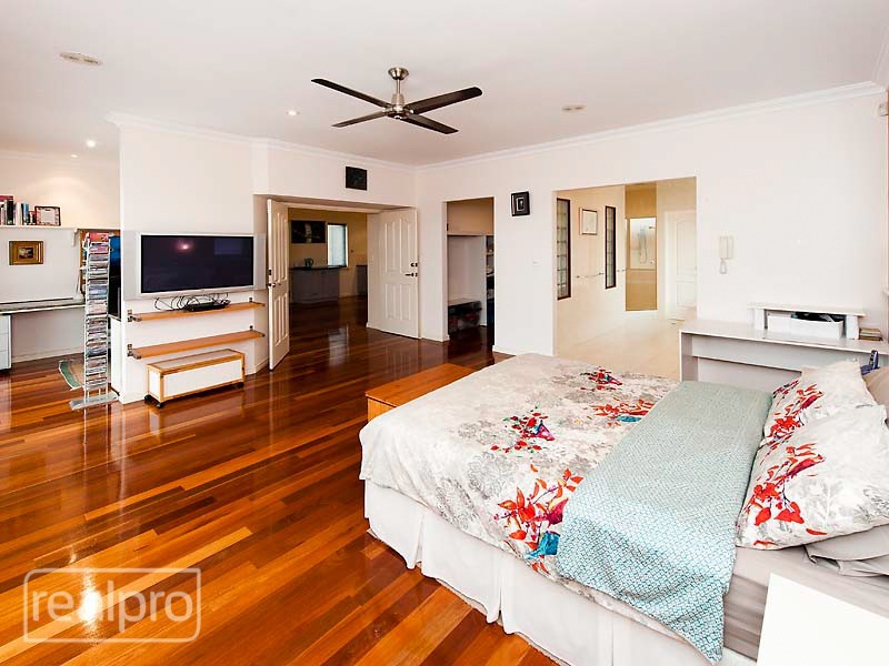 14 Kirkby Ridge, Salter Point WA 6152