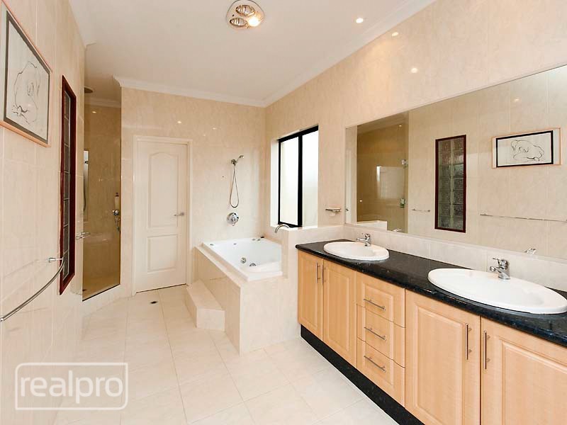 14 Kirkby Ridge, Salter Point WA 6152