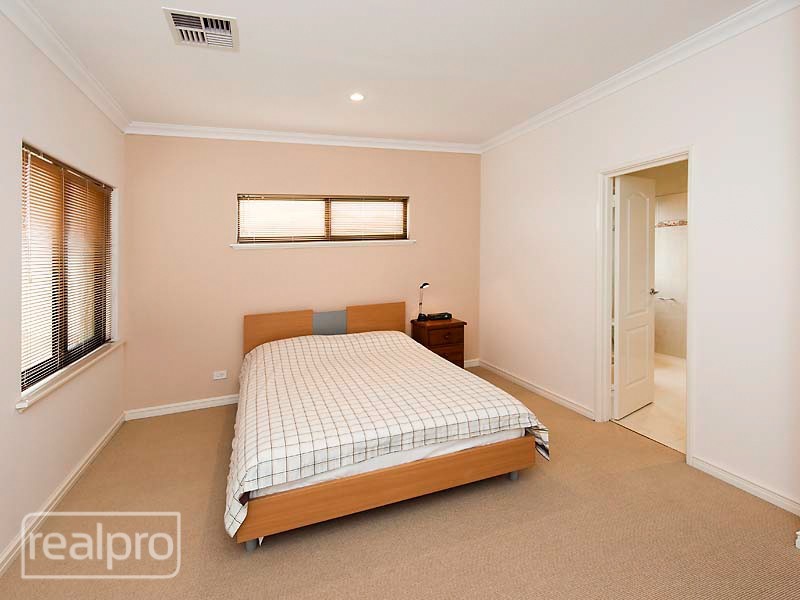 14 Kirkby Ridge, Salter Point WA 6152