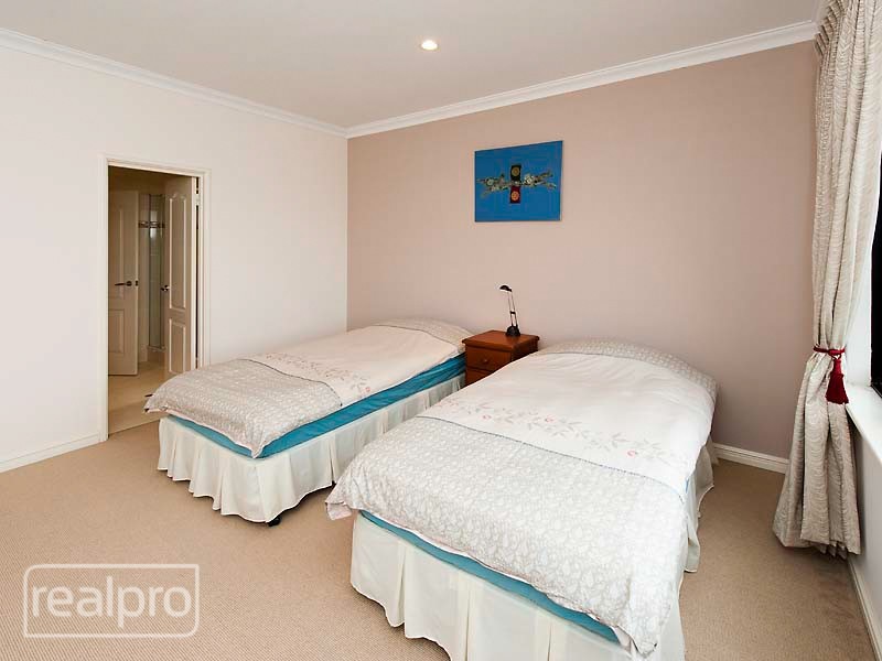 14 Kirkby Ridge, Salter Point WA 6152