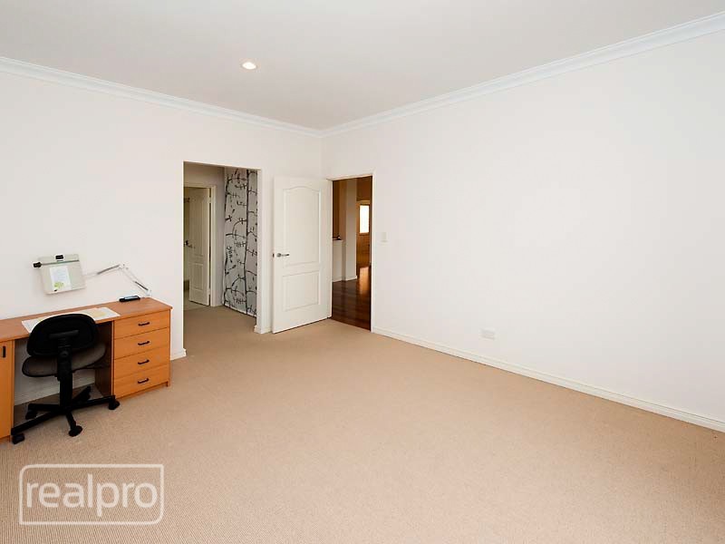 14 Kirkby Ridge, Salter Point WA 6152