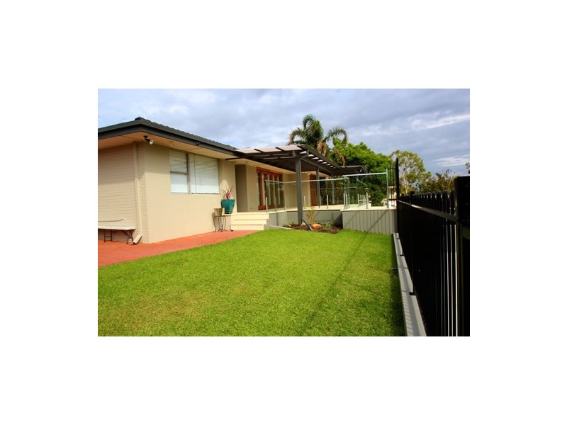 4 Edgewater Road, Salter Point WA 6152