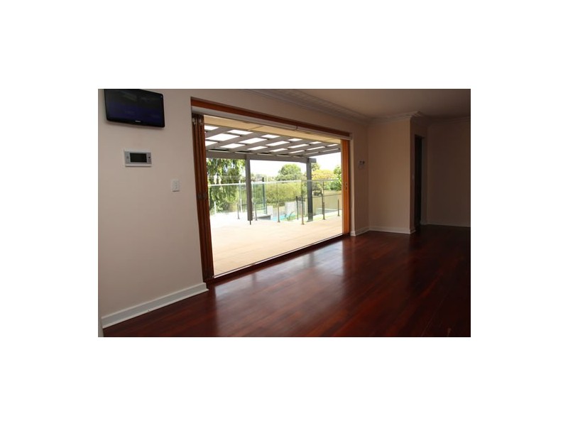 4 Edgewater Road, Salter Point WA 6152