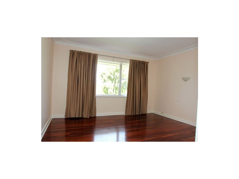 4 Edgewater Road, Salter Point WA 6152