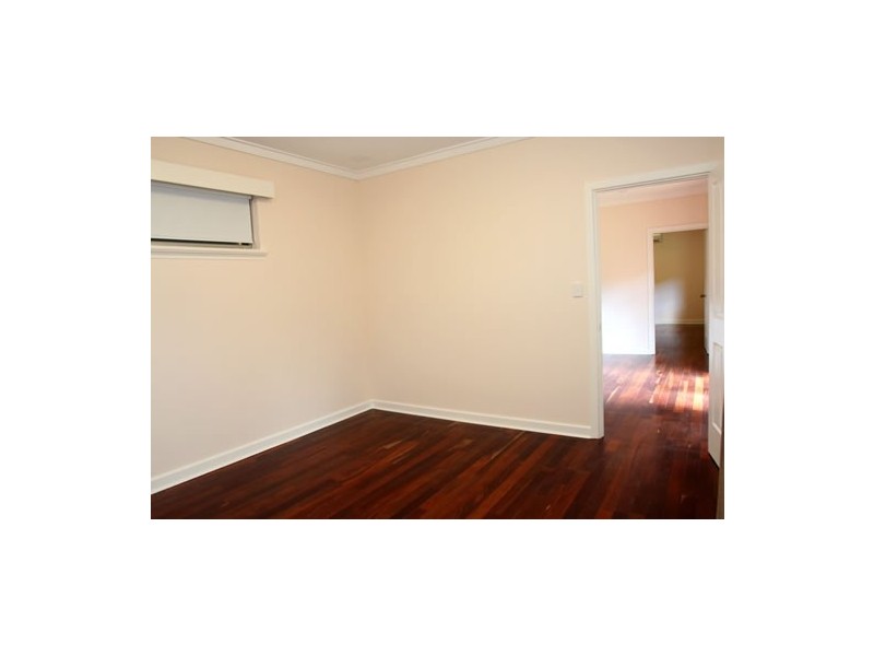 4 Edgewater Road, Salter Point WA 6152