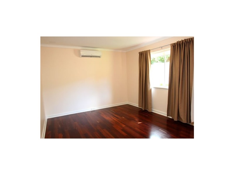 4 Edgewater Road, Salter Point WA 6152