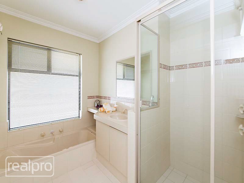 2/87 Hope Avenue, Salter Point WA 6152