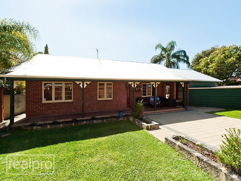 68 Crawshaw Crescent, Manning WA 6152