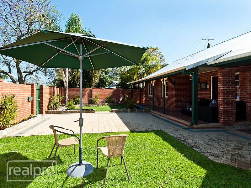 68 Crawshaw Crescent, Manning WA 6152