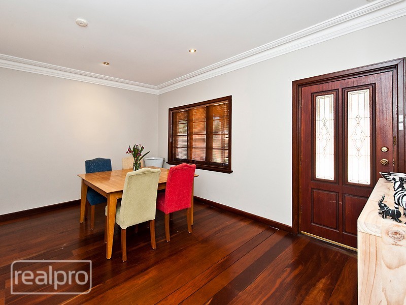 68 Crawshaw Crescent, Manning WA 6152