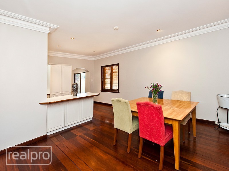 68 Crawshaw Crescent, Manning WA 6152