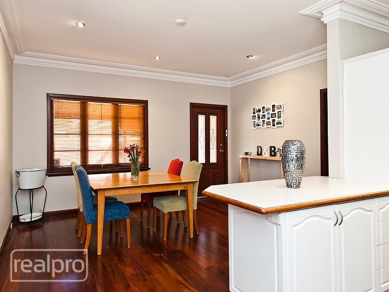 68 Crawshaw Crescent, Manning WA 6152