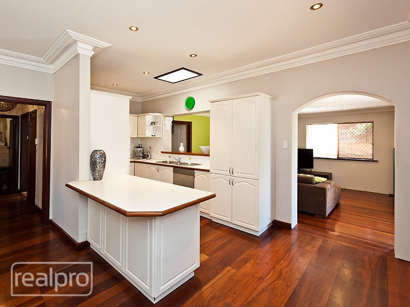 68 Crawshaw Crescent, Manning WA 6152