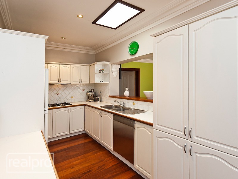 68 Crawshaw Crescent, Manning WA 6152