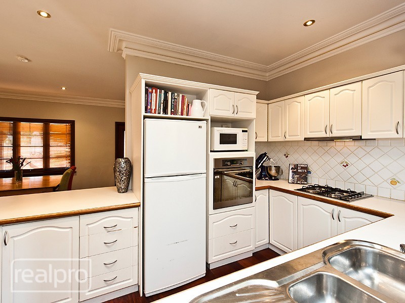 68 Crawshaw Crescent, Manning WA 6152