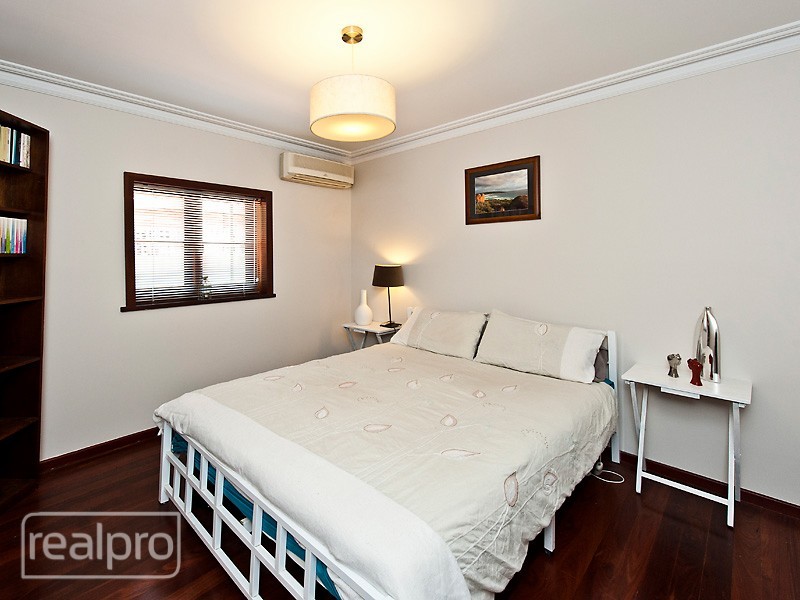 68 Crawshaw Crescent, Manning WA 6152