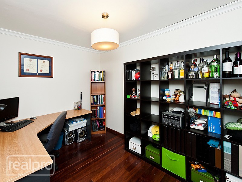 68 Crawshaw Crescent, Manning WA 6152