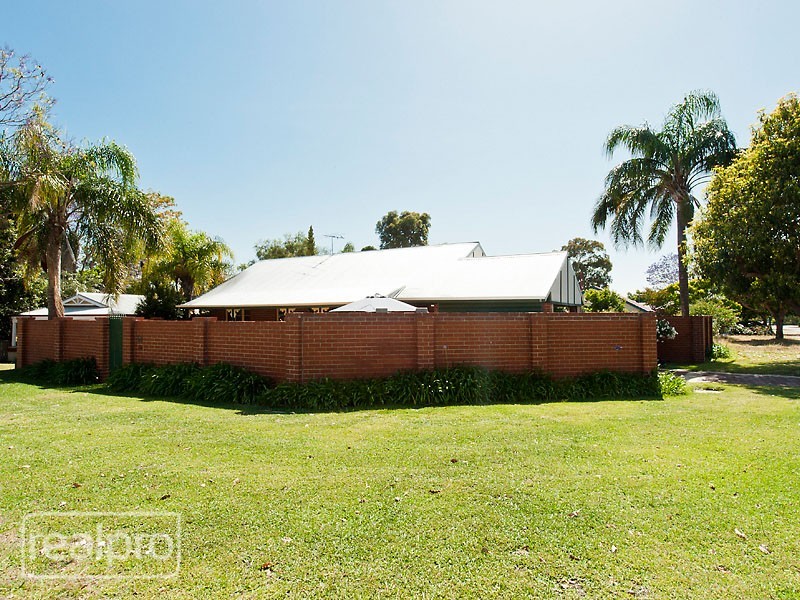 68 Crawshaw Crescent, Manning WA 6152