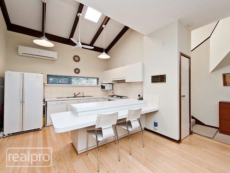 21 River Way, Salter Point WA 6152