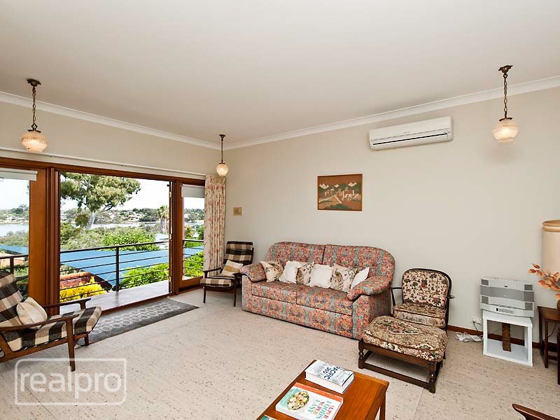 21 River Way, Salter Point WA 6152