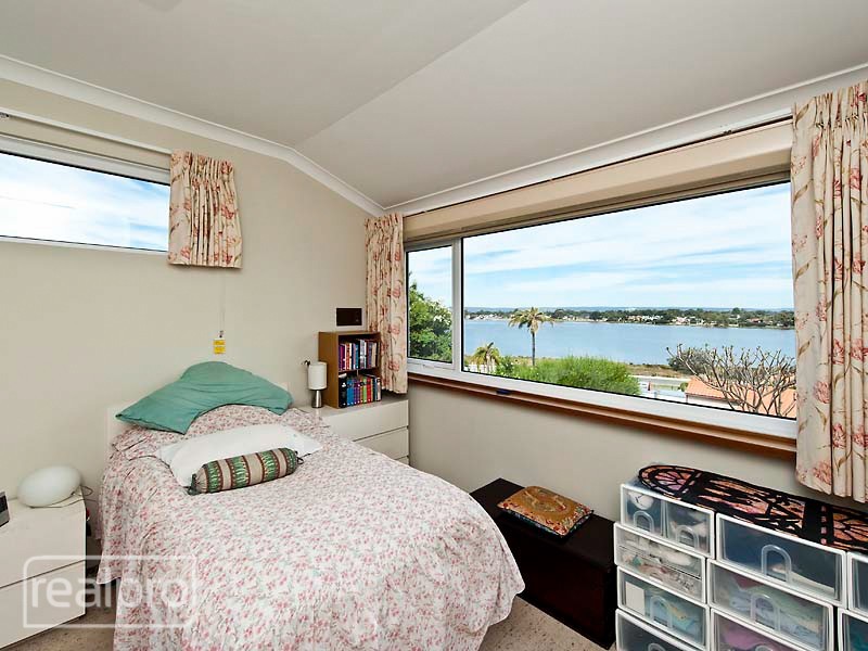 21 River Way, Salter Point WA 6152