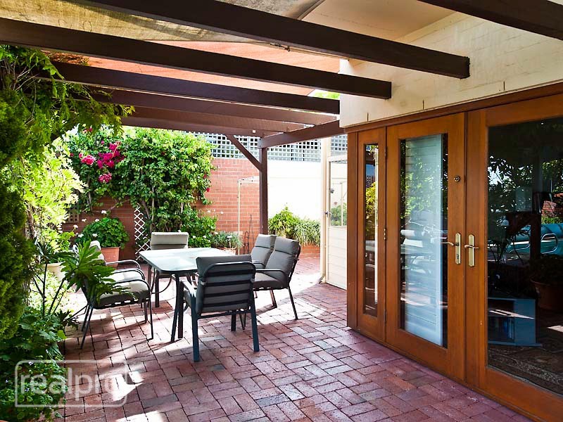 21 River Way, Salter Point WA 6152