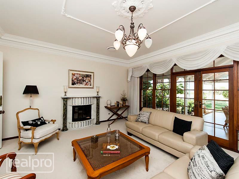 36 Salter Point Parade, Salter Point WA 6152