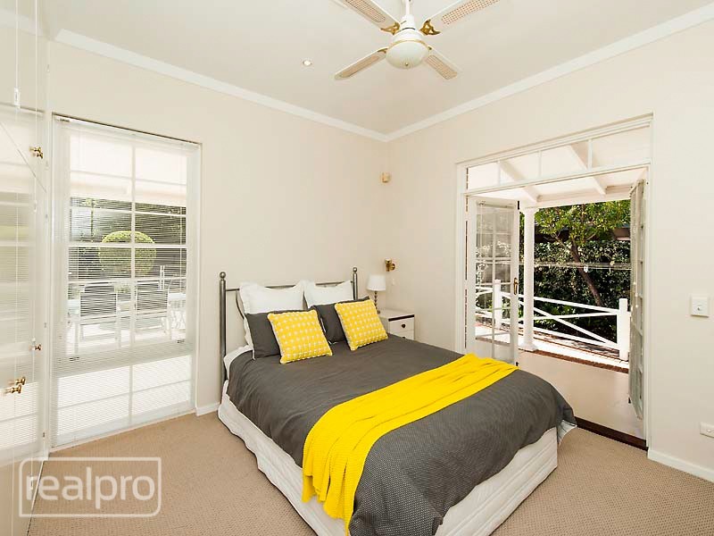 36 Salter Point Parade, Salter Point WA 6152