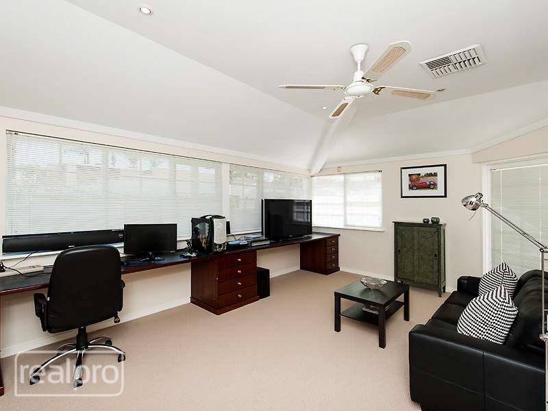 36 Salter Point Parade, Salter Point WA 6152