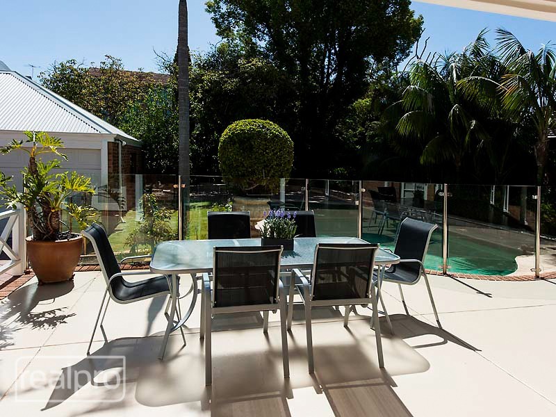 36 Salter Point Parade, Salter Point WA 6152