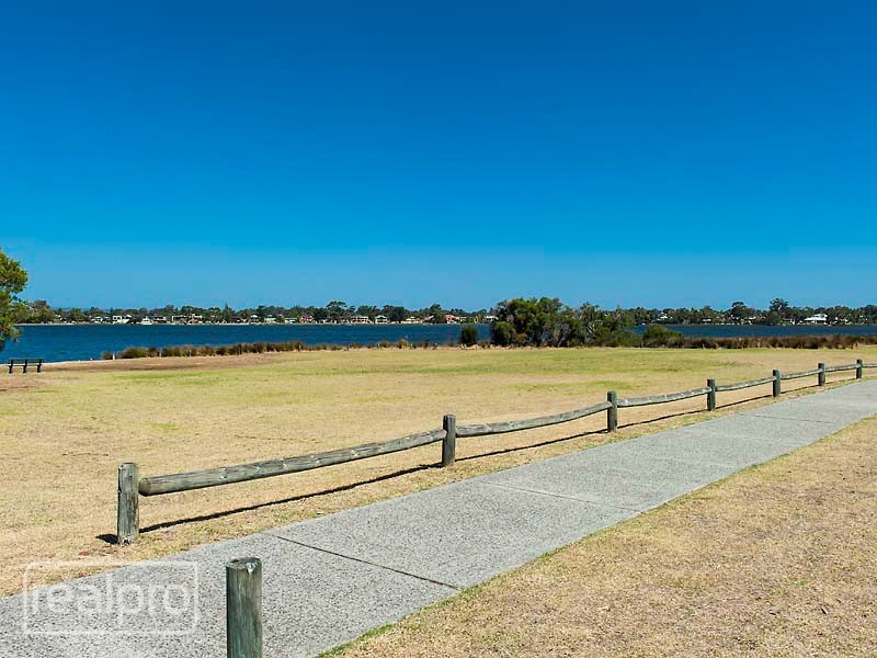 36 Salter Point Parade, Salter Point WA 6152