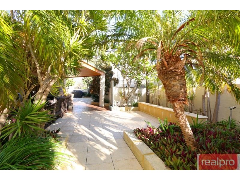 2/1 Queen Street, South Perth WA 6151