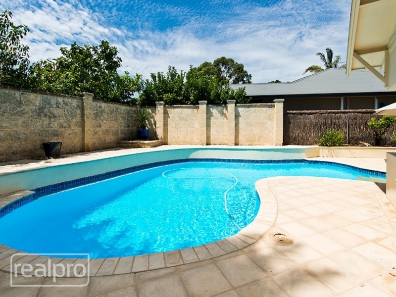 6 Success Crescent, Salter Point WA 6152