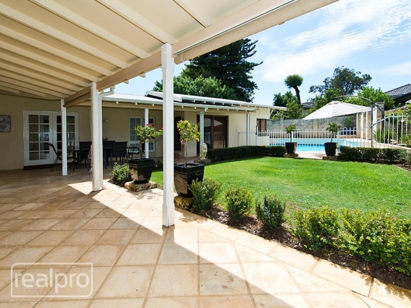 6 Success Crescent, Salter Point WA 6152