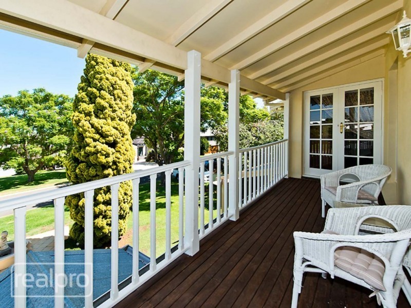 6 Success Crescent, Salter Point WA 6152