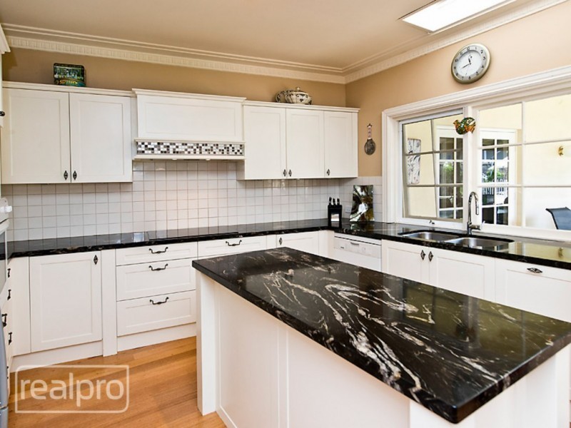 6 Success Crescent, Salter Point WA 6152